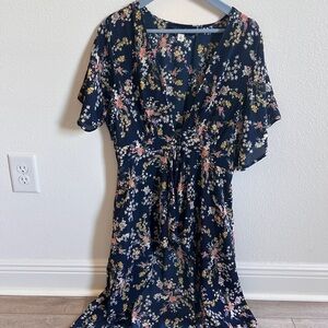 Francesca’s Blue Rain Navy Floral flowy top with cape back - large